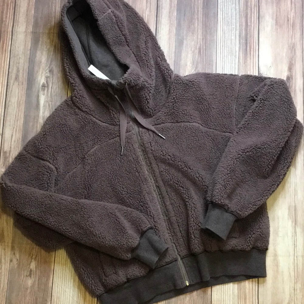 Lululemon Short Sweet and Sherpa Jacket in Heathered Antique Bark / Antique Bark
